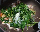 Foto langkah ke 7 dari resep Tumis kangkung seafood.