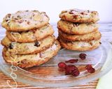 Une image de l'étape 3 de Big cookies aux cranberries et chocolat au lait.