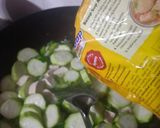 Foto langkah ke 3 dari resep Sup oyong tahu jamur.