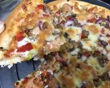 Hình bước làm 4 của món Pizza bò băm, xúc xích