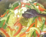 Foto del paso 2 de la receta: Pechugas con pimientos en salsa