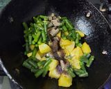 A picture of step 2 of French Beans and Potatoes Pepper Fry.