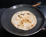 A picture of step 1 of Bhakhri Pizza.