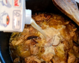 Foto del paso 5 de la receta: Pollo en salsa de cava y estragón con champiñones