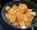 A picture of step 1 of Muskmelon Smoothie.