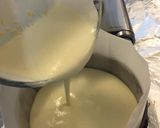 Hình bước làm 6 của món Bánh Pho mai Nhật vị Cherry