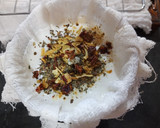 Foto del paso 1 de la receta: Queso crema de kéfir con ajo y otras especias 🥛🌿🍂🌱