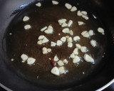 Foto del paso 2 de la receta: Espaguetis con Gulas y Gambas