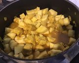 Une image de l'étape 6 de Poulet aux panais,patate douce et fruits secs au lait de coco et curry.