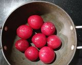 A picture of step 1 of Plum chutney.
