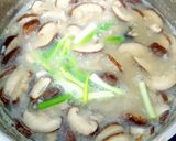Hình bước làm 3 của món Cháo lươn đậu xanh nấm đông cô 🥰 mẹ nấu cho con gái !!!