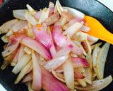 Foto del paso 3 de la receta: Lomo encebollado peruano
