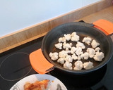 Foto del paso 1 de la receta: Arroz con costillas adobadas y coliflor