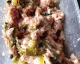 A picture of step 1 of Steam Ground Pork.