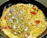 ম্যাগি চীজ অমলেট (maggi cheese omelette recipe in Bengali) রেসিপির ধাপ 3 ছবি