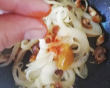 Foto del paso 4 de la receta: Pastel de pollo y cebolla caramelizada picante
