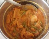 Foto del paso 4 de la receta: Chicharrón con nopalitos en salsa roja