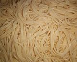 صورة لخطوة 1 من وصفة مكرونة بالسجق المدخن 🍜