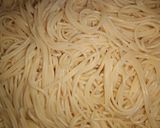 صورة لخطوة 1 من وصفة مكرونة بالسجق المدخن 🍜