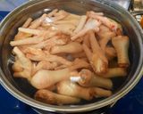 Hình bước làm 2 của món Chân gà kho nước tương