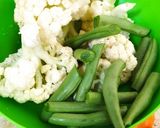 Foto langkah ke 3 dari resep Sayur bening wortel,buncis,kembang kol.