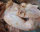 Hình bước làm 1 của món Cánh gà nướng mắm ruốc