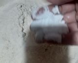 A picture of step 2 of Anda paratha.