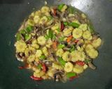 Foto langkah ke 3 dari resep Tumis jagung muda buncis jamur kancing.