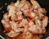 Foto del paso 1 de la receta: Fideos al huevo con alitas de pollo en salsa de tomate