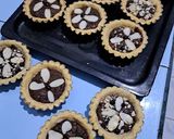 Foto langkah ke 7 dari resep Shiny Crust Brownies Pie.