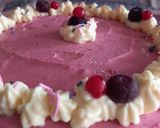 Foto del paso 12 de la receta: Tarta de mousse de frutos rojos (sin horno)