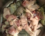 Gambar langkah 2 resipi Sup ayam.