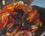 Foto langkah ke 4 dari resep Telur Ceplok Oseng Kecap Pedas Manis.