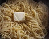 Sült csirkemell, vajas petrezselymes spagettivel recept fázis 3 fotója