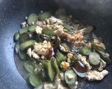 รูปขั้นตอนการทำที่ 3 ของ ผัดมะเขือยาวกะเพราอกไก่