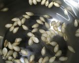 Foto del paso 2 de la receta: Semillas de calabacín al horno