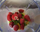 A picture of step 3 of Avocado Strawberry Smoothie.