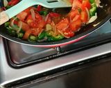 Foto langkah ke 3 dari resep Oseng Klotok Cabe Hijau Mangga Muda.