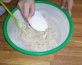 Foto langkah ke 4 dari resep Cara Membuat Adonan Roti yang Empuk & Mengembang.