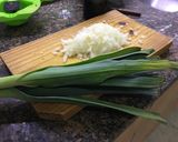 Foto del paso 2 de la receta: Pollo con crema de puerros y canastas de espinaca