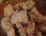 Foto del paso 4 de la receta: Ceviche de camarón, atún ahumado y chicharrón