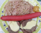 Foto del paso 4 de la receta: Carne y salchichas ahumadas con chucrut y salsa de mostaza