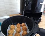 Foto del passaggio 8 della ricetta Polpette di zucchine e ricotta con cuore filante