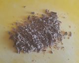 Foto del paso 3 de la receta: Bizcocho con chocolate, manzana, canela y crocanti de almendras