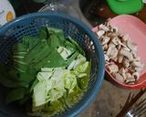 Foto langkah ke 1 dari resep Tumis Ayam Sayuran.