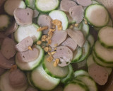 Foto langkah ke 2 dari resep Sup oyong bakso.
