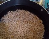 Foto del paso 1 de la receta: Estofado de pollo y garbanzos
