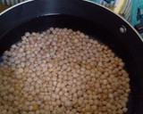 Foto del paso 1 de la receta: Estofado de pollo y garbanzos