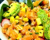 Une image de l'étape 5 de Tartare de saumon à l'ananas et l'avocat.