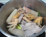 A picture of step 2 of Xiao Long Bao (Gelatin Preparation).